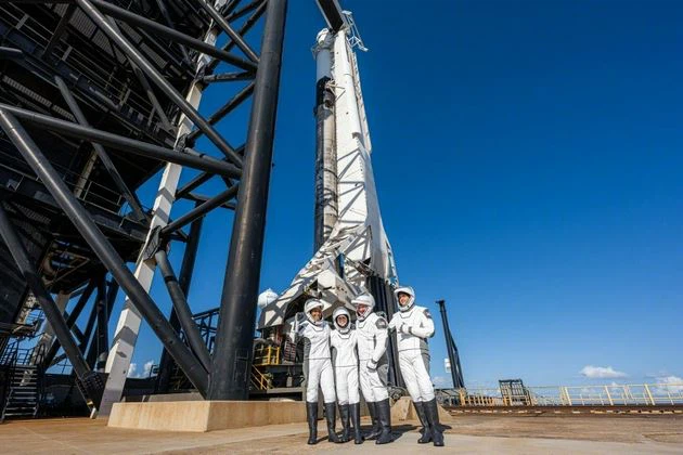 Oddiy odamlar ham kosmik kemani qabul qilishlari mumkin, SpaceX kosmosga 4 na...