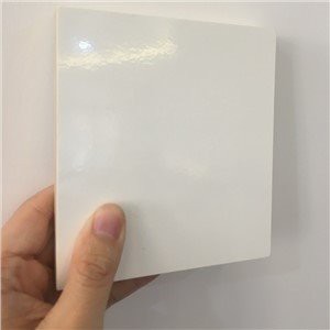 Uy devori uchun tolali varaq